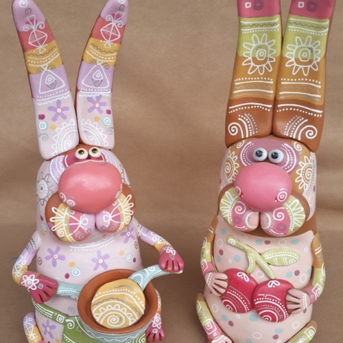 Зайці готують млинці з вишеньками